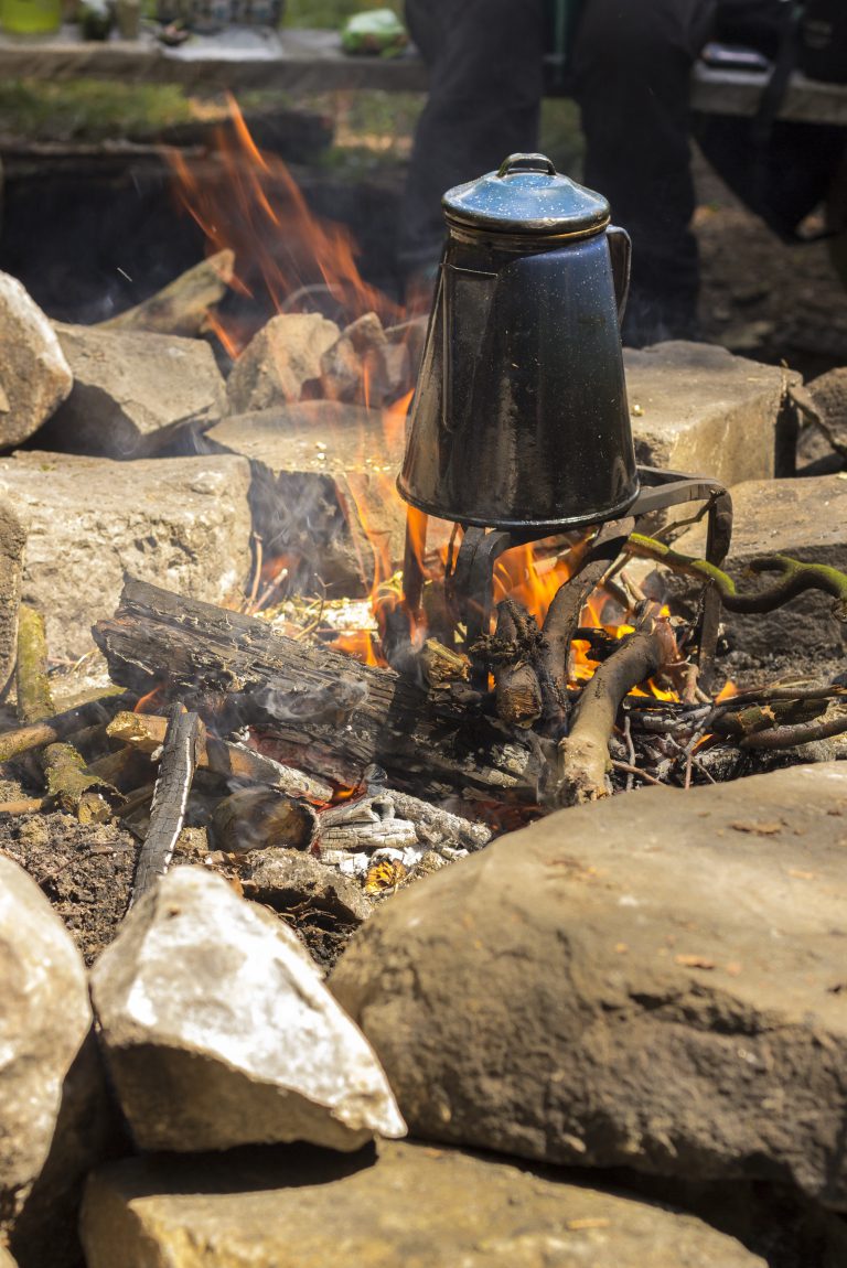 Kaffeekanne über Feuer
