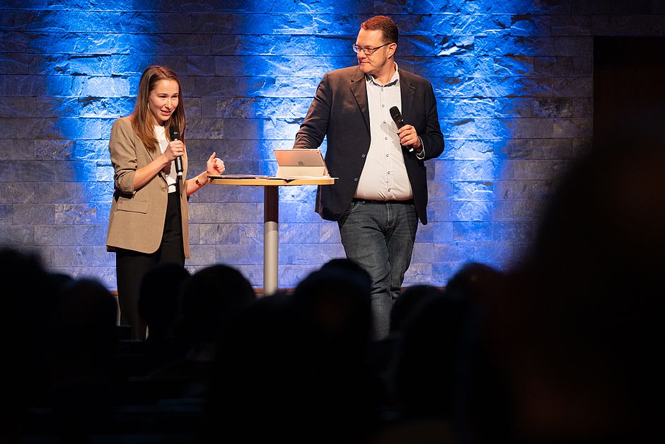 Sina Müller und Prof. Dr. Florian Karcher