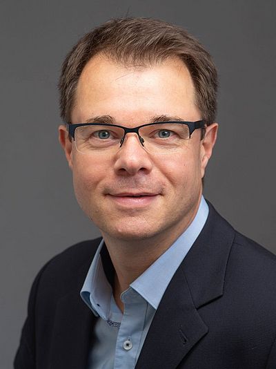 Portrait Prof. Dr. Volker Rabens