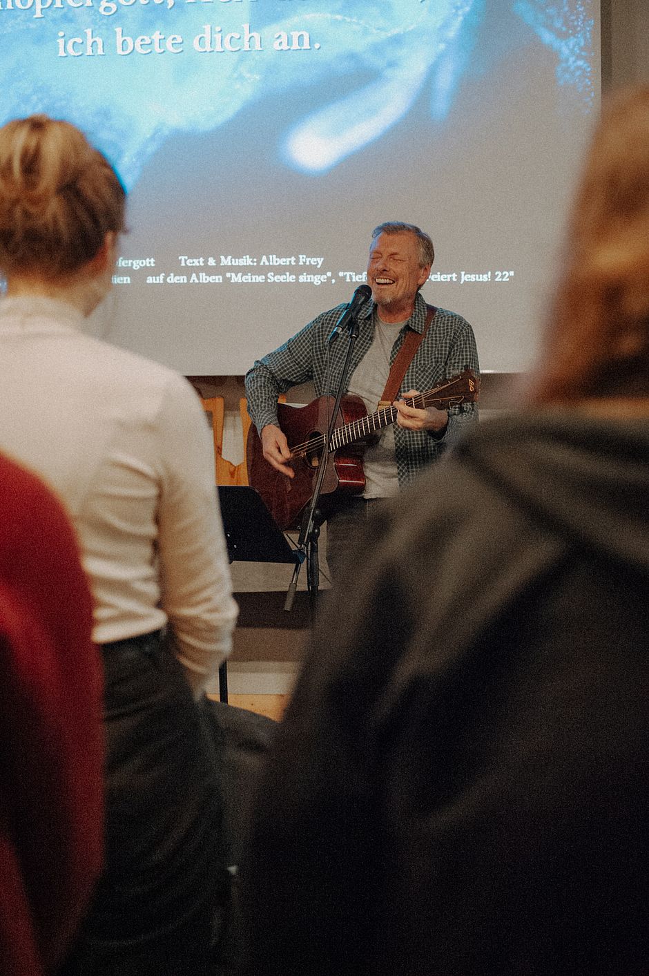 Albert Frey beim Musizieren