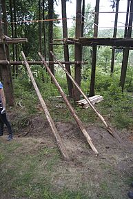 Stützbalken für Aufgang zum Baumhauscamp