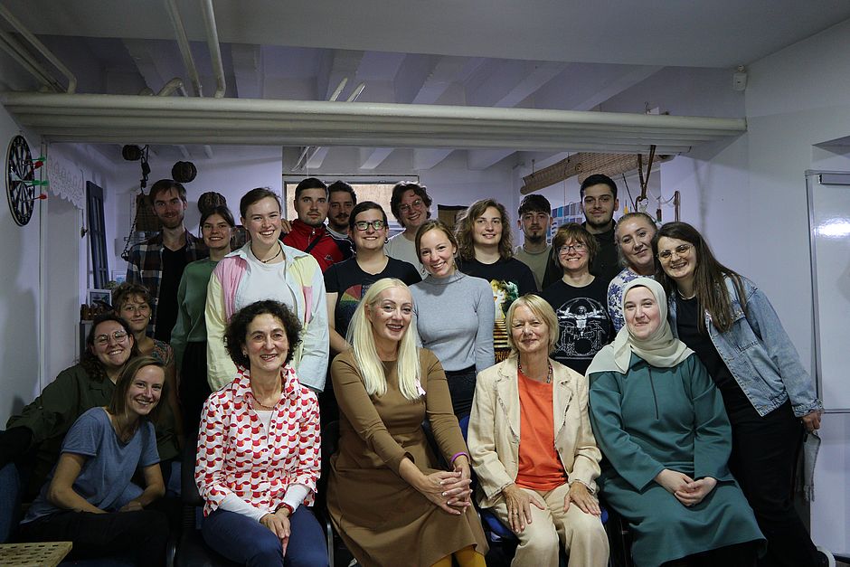 Das Team von 'NGO Lady', einer Organisation, die Frauen beim Aufbau eigener Unternehmen unterstützt, um wirtschaftliche Selbstständigkeit zu fördern.